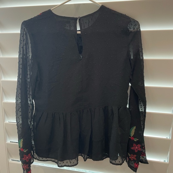 American Eagle Embroidered long sleeve top - Picture 3 of 3